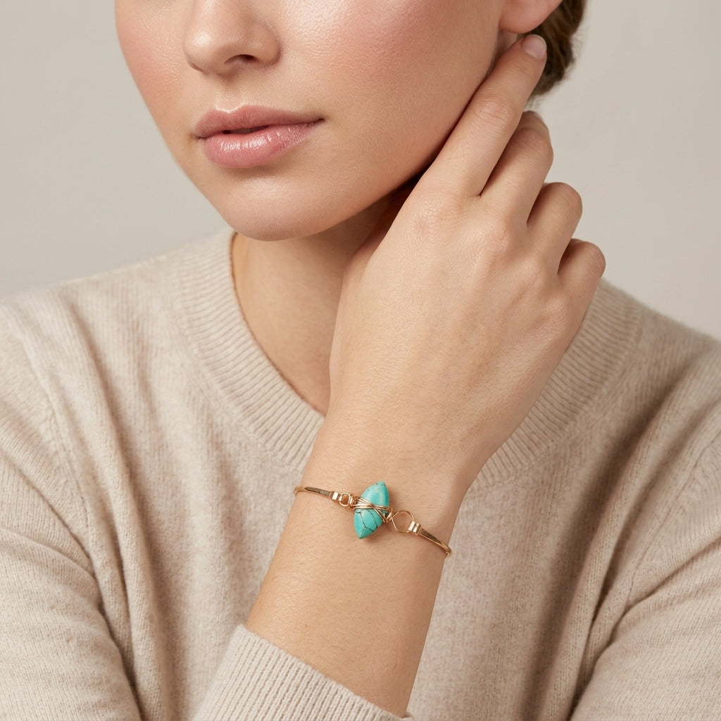 lady wear bracelet on wrist